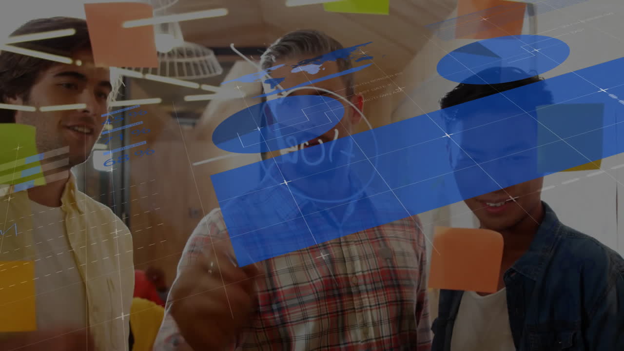 animación del procesamiento de datos financieros sobre diversas personas de negocios en la oficina