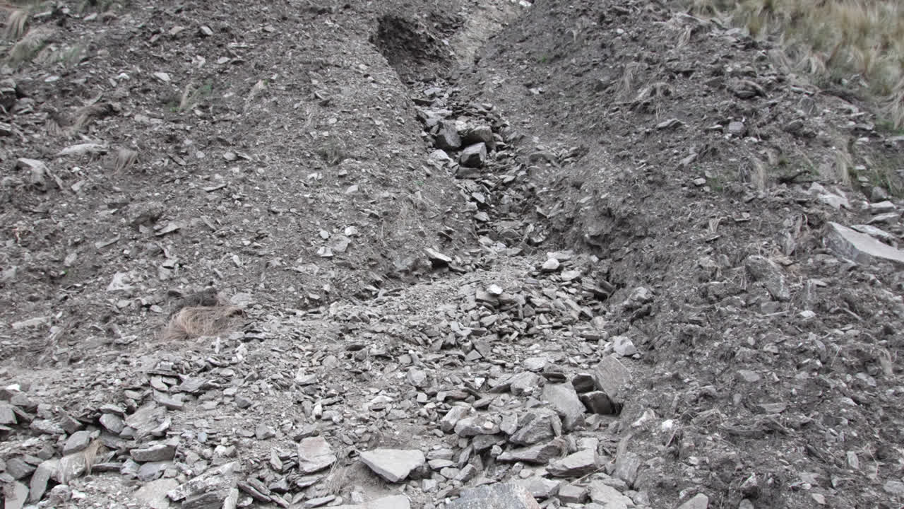 카메칭온스 산맥 의 산사태 의 모습