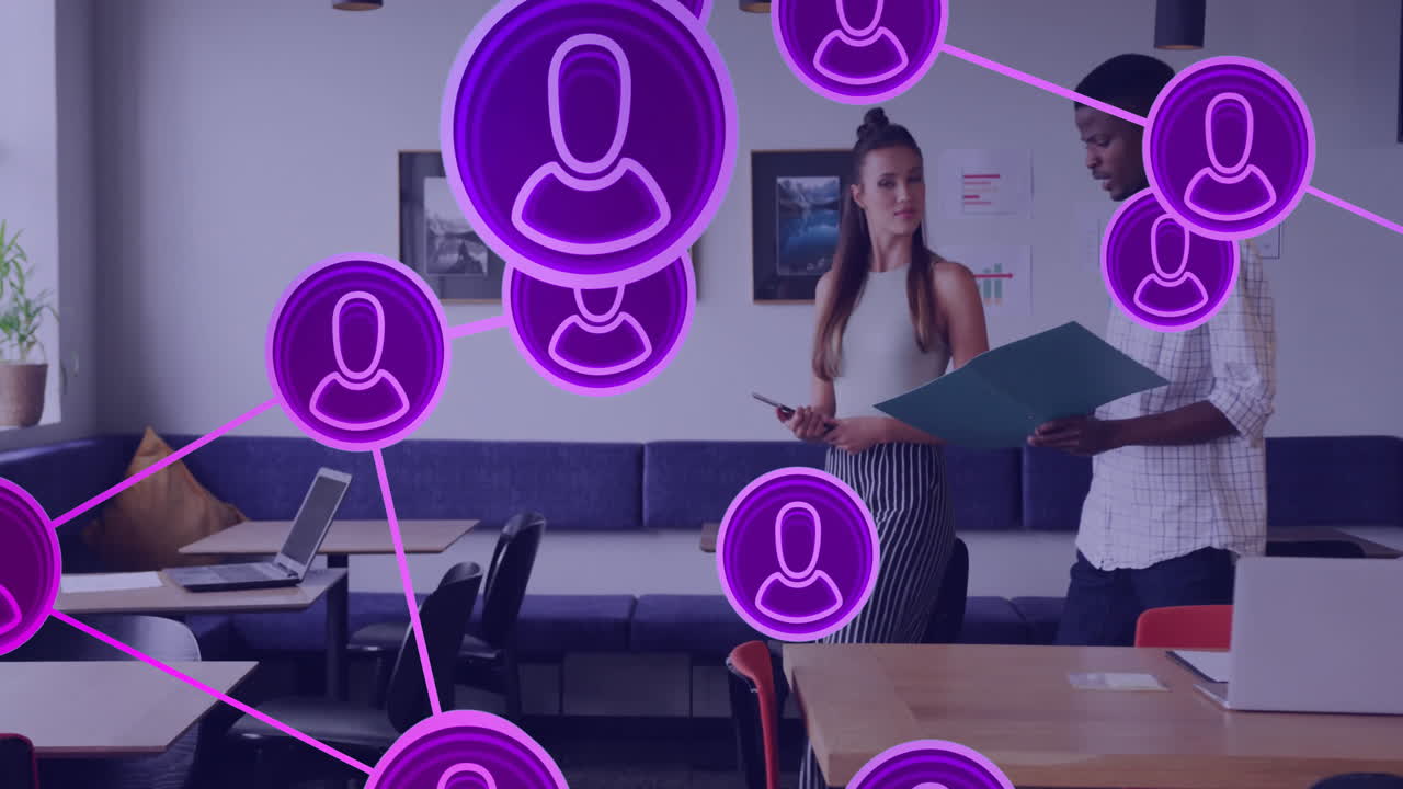 animación de la red de personas iconos sobre diversas personas de negocios en la oficina