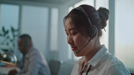 representante de servicio al cliente en el trabajo