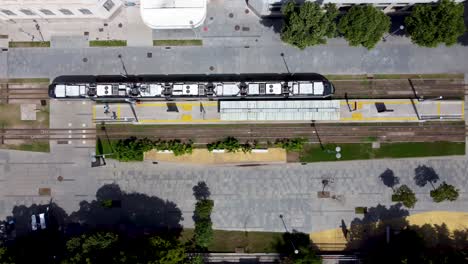 el centro de la ciudad de rio de janeiro. paisaje aéreo del punto de referencia del centro de la cidade. punto de atracción turística de rio star. famoso puente de rio niteroi en el fondo. rio de janeiro, brasil. ciudad maravillosa.