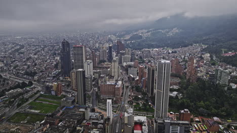bogotá colombia aerial v32 drone flyover carrera 10 a través de alameda, centro internacional y santa fe capturando el paisaje urbano del centro con ominosas nubes de tormenta - filmado con mavic 3 cine - noviembre 2022