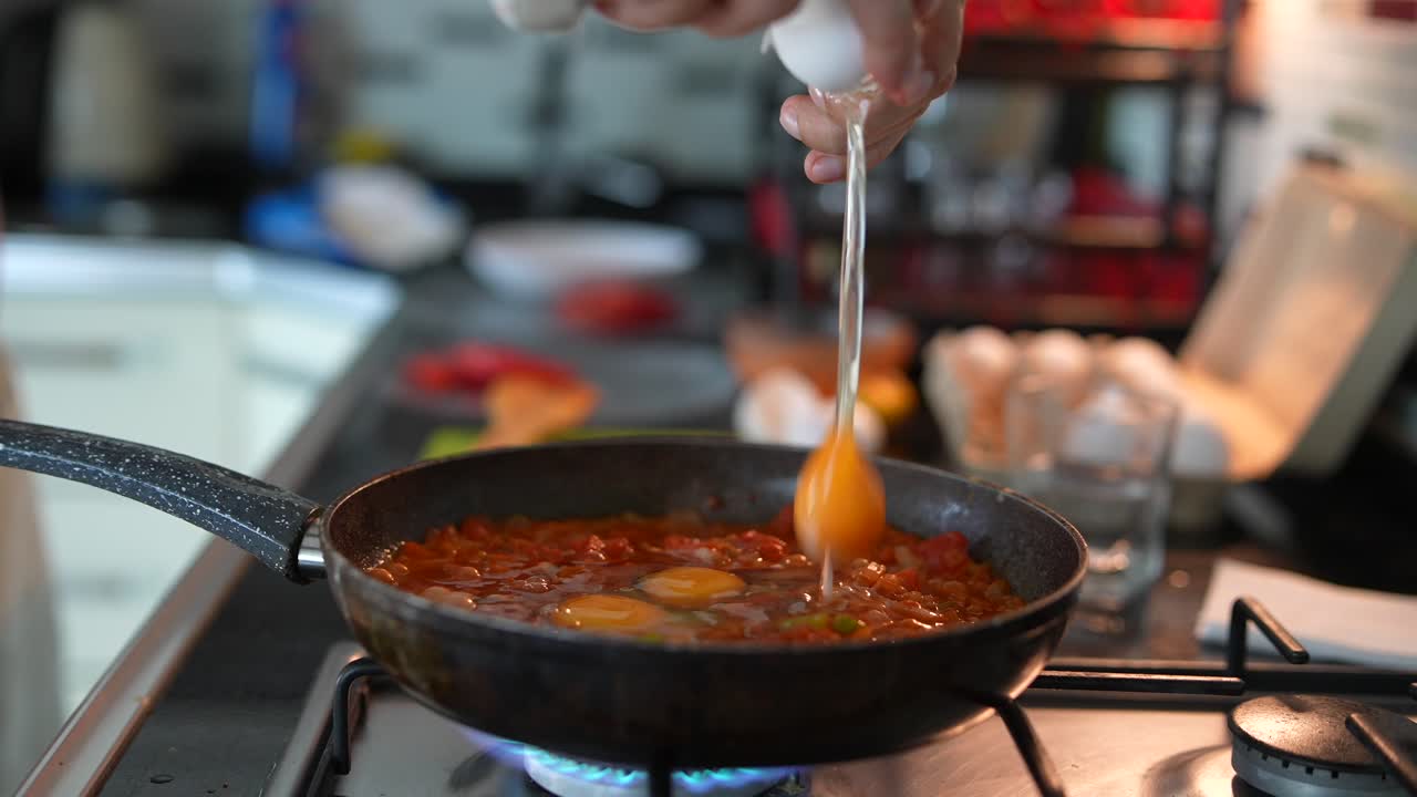 Preparare il Menemen - Colazione turca