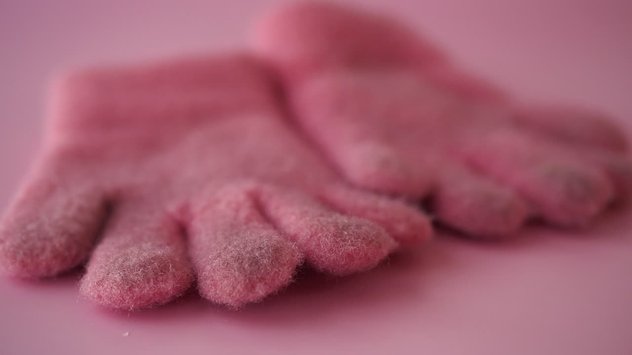 분홍색 손가락 없는 뜨개질 장갑