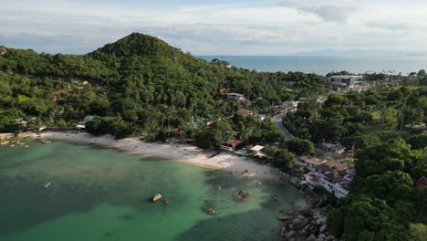 Alejar-Imágenes-Aéreas-De-Grupos-De-Islas-Densamente-Vegetadas-De-Koh-Samui-Con-Aguas-Cristalinas