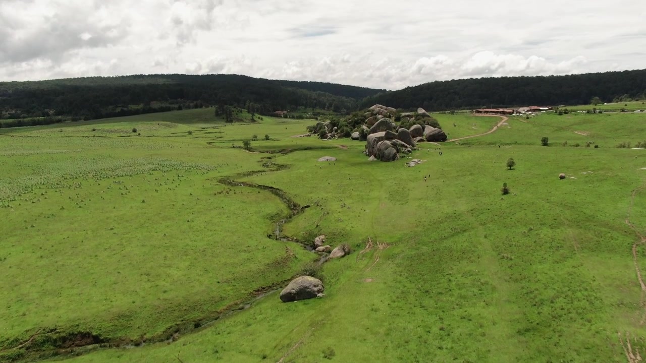 Paesaggio della Valle delle Piedrotas (Le Piedrotas Tapalpa) a Tapalpa, Jalisco, Messico, in una ripresa aerea di ambientazione.