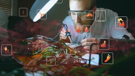 Animation-Von-Symbolen-über-Einem-Kaukasischen-Ingenieur,-Der-Elektronische-Komponenten-über-Einem-Abstrakten-Muster-Lötet