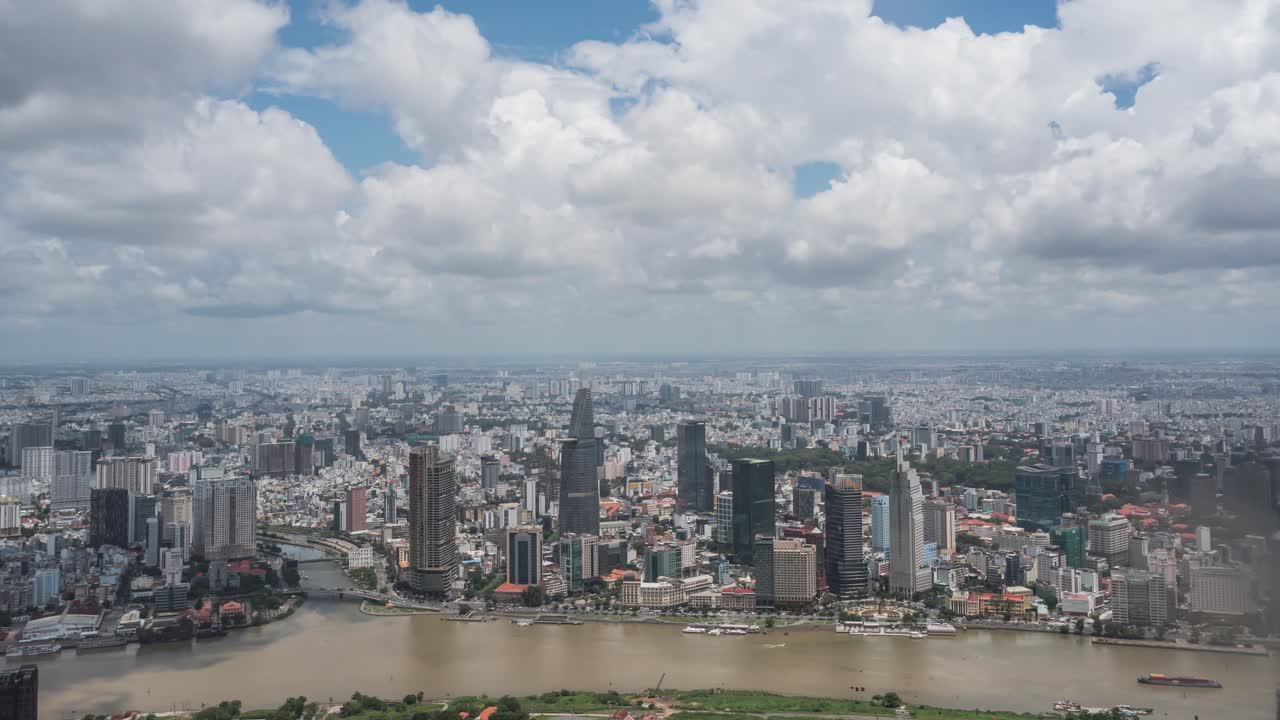 Gündüz Ho Chi Minh Şehri'nin havadan çekilmiş çarpıcı hızlandırılmış veya hyperlapse görüntüleri