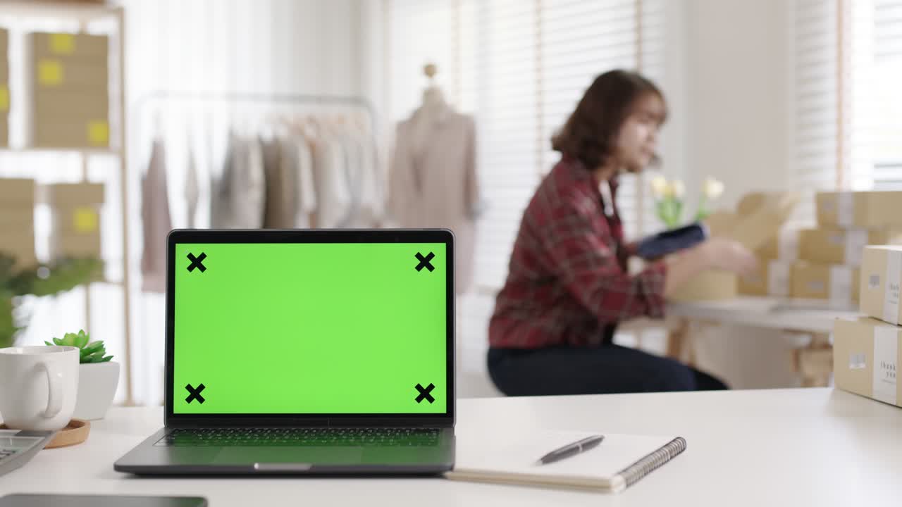 propietario de una pequeña empresa asiático empresario trabajo chroma clave pantalla verde