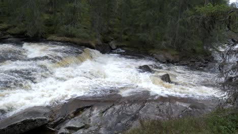 Río-Loco-En-Noruega.-Camara-Lenta