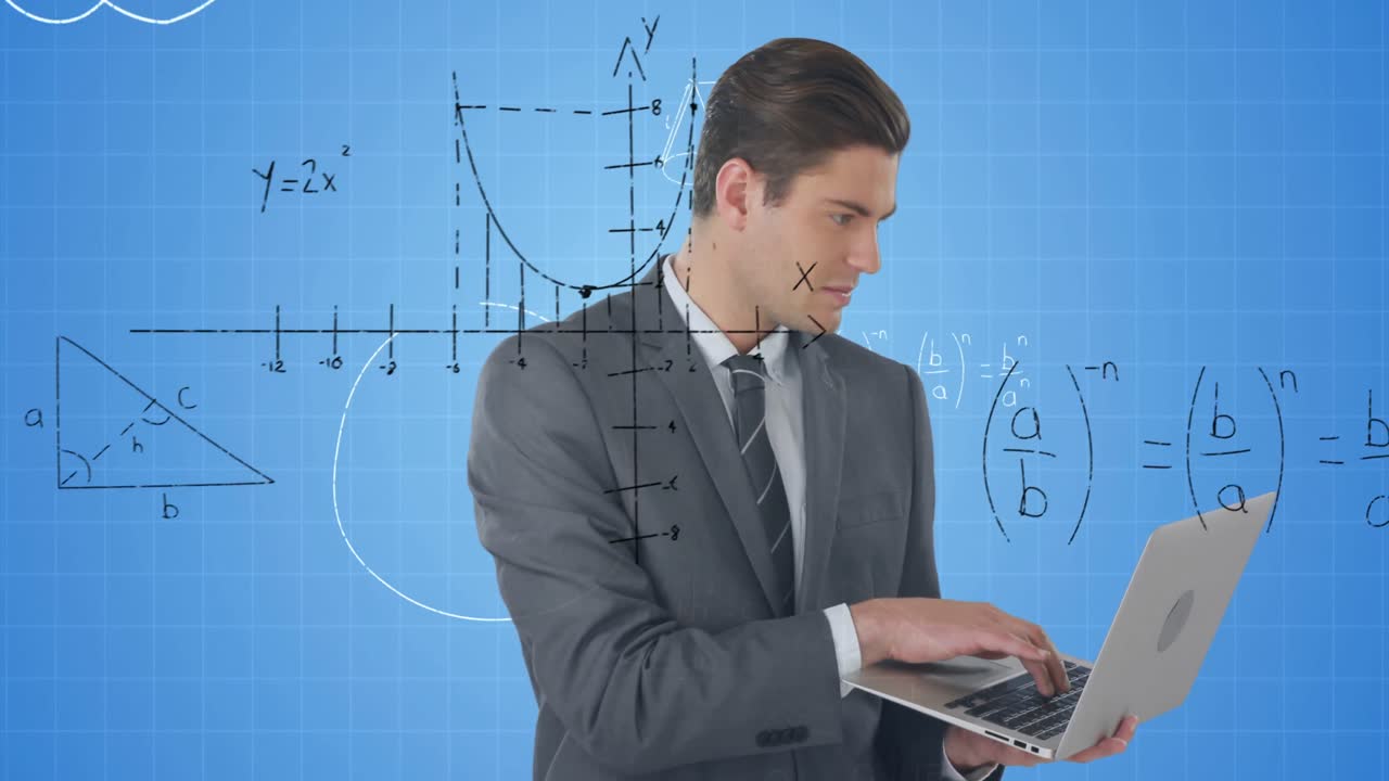 animación de un hombre de negocios caucásico sobre ecuaciones matemáticas sobre fondo azul
