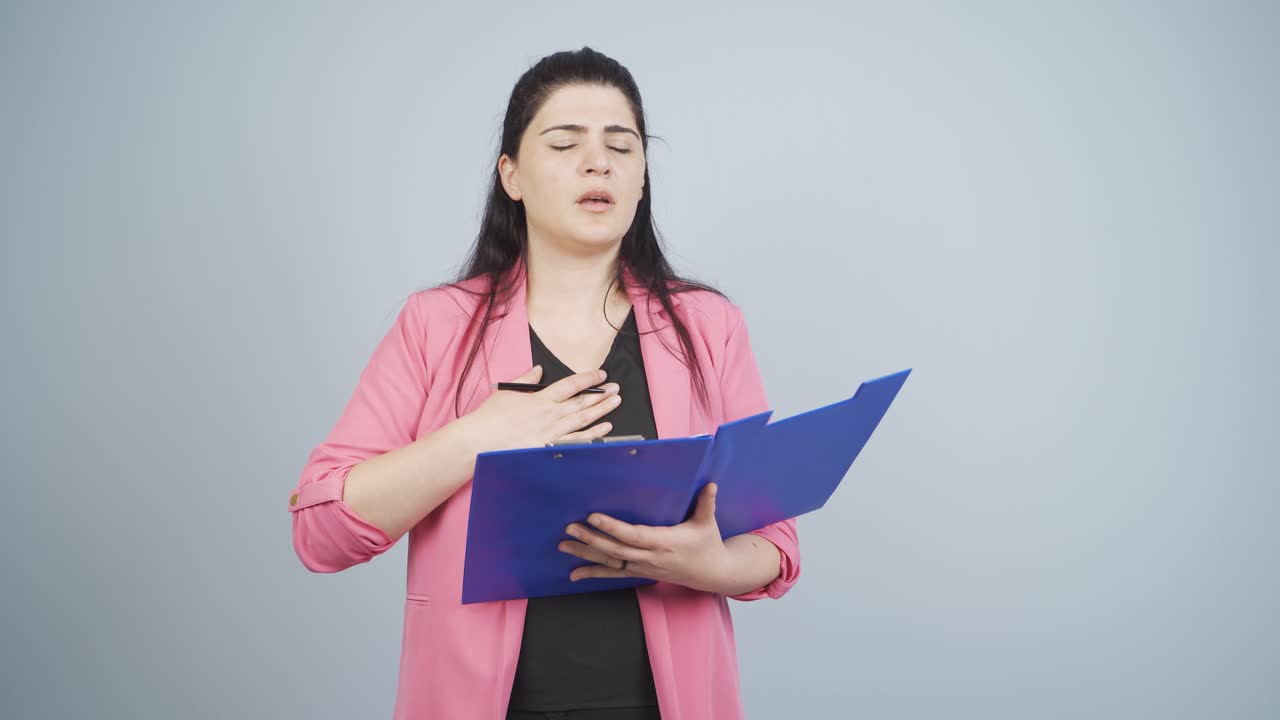 비즈니스 여자가 호흡곤란을 겪고 있습니다.