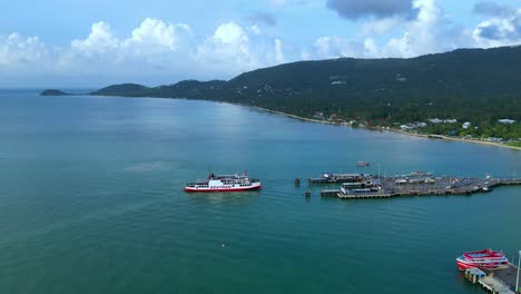 Koh-Samui-Fähranleger,-Schiffsdrohnenaufnahme,-4k,-Thailand,-Surat-Thani