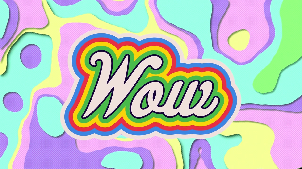 Animazione di un banner di testo "wow" con effetto arcobaleno su strutture liquide in movimento sullo sfondo.