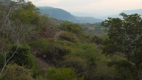 卡米諾巴里查拉 (camino real barichara) 到瓜內 (guane) 的步道,有景色