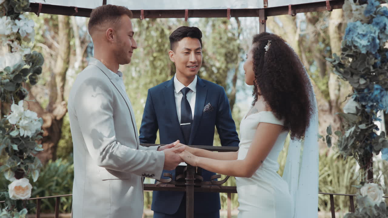 Tình yêu, khiêu vũ và cặp đôi trong đám cưới