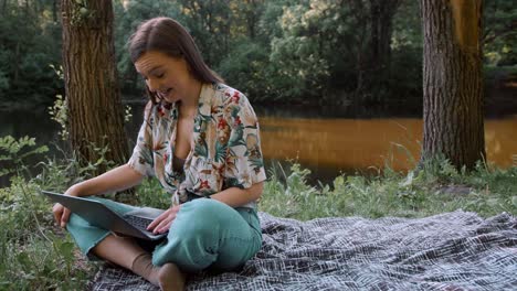 video chat in the city park