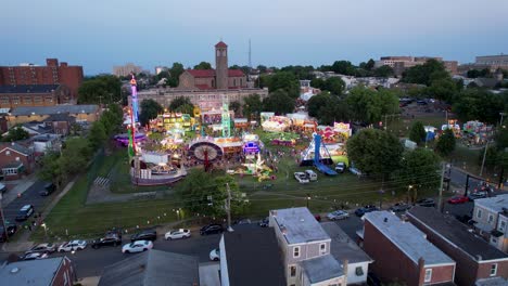 Sommerkarneval-Drohne-Aufgehende-Dämmerung-Wilmington-Delaware