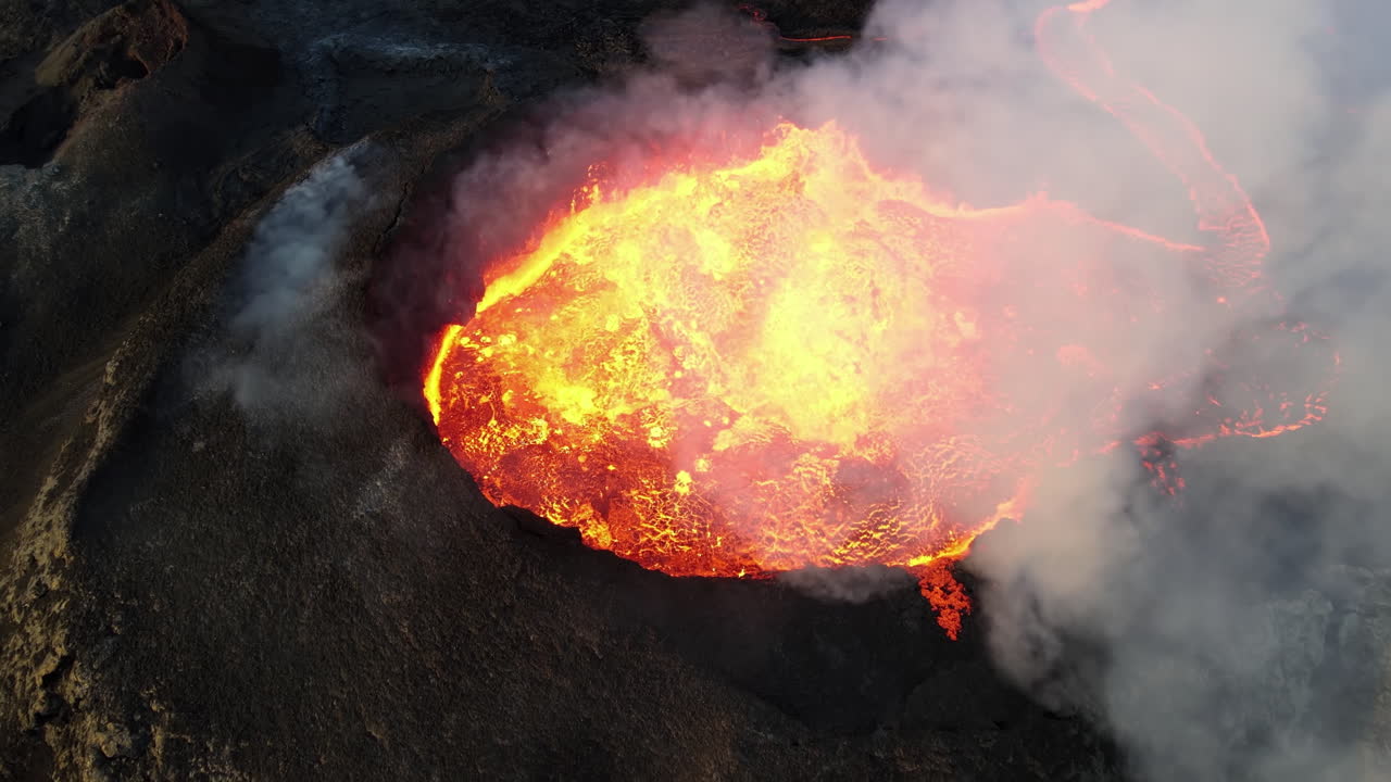 flujo de lava de un volcán