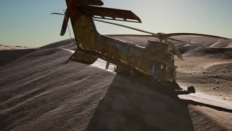 viejo helicóptero militar oxidado