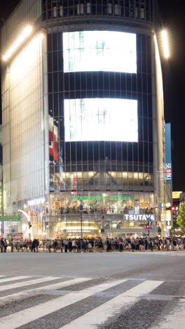 Intersección-En-Shibuya,-Tokio-En-Vertical