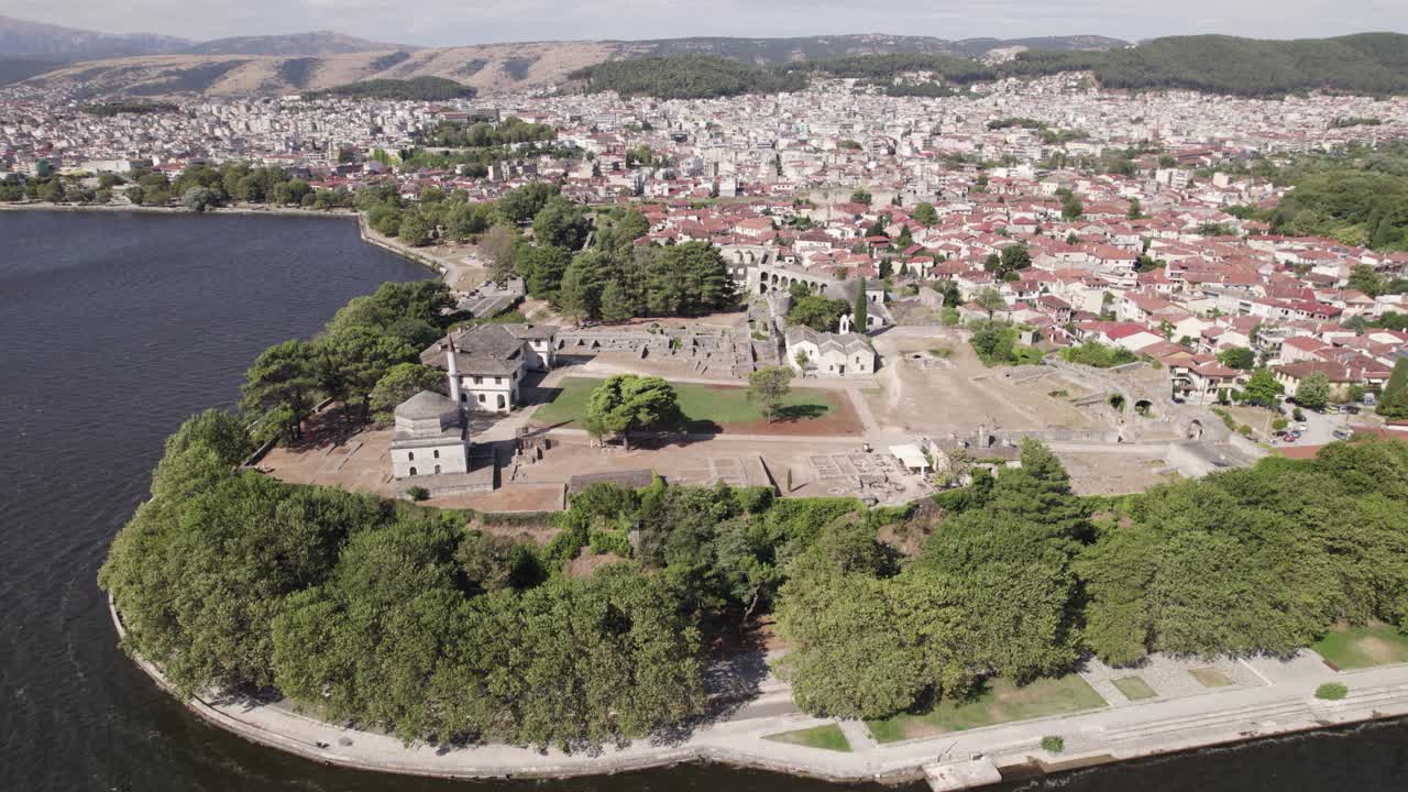 toma giratoria que muestra el suelo de la mezquita fethiye en ioannina, grecia