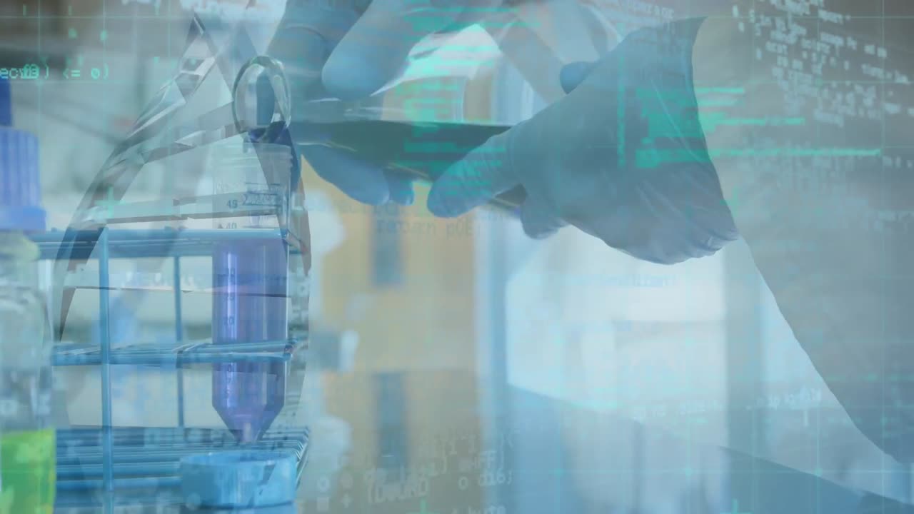animación de cadena de adn y procesamiento de datos sobre científica caucásica en el laboratorio