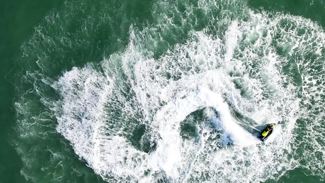 Video of Jet ski Sea doo doing donuts on the sea