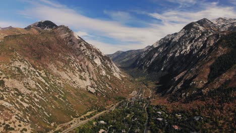 Drone-shot-@Little-Cottonwood-Canyon-outside-of-SLC,-Utah