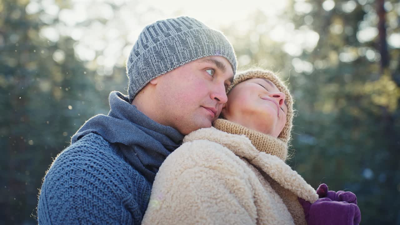 겨울의 숲에서 커플