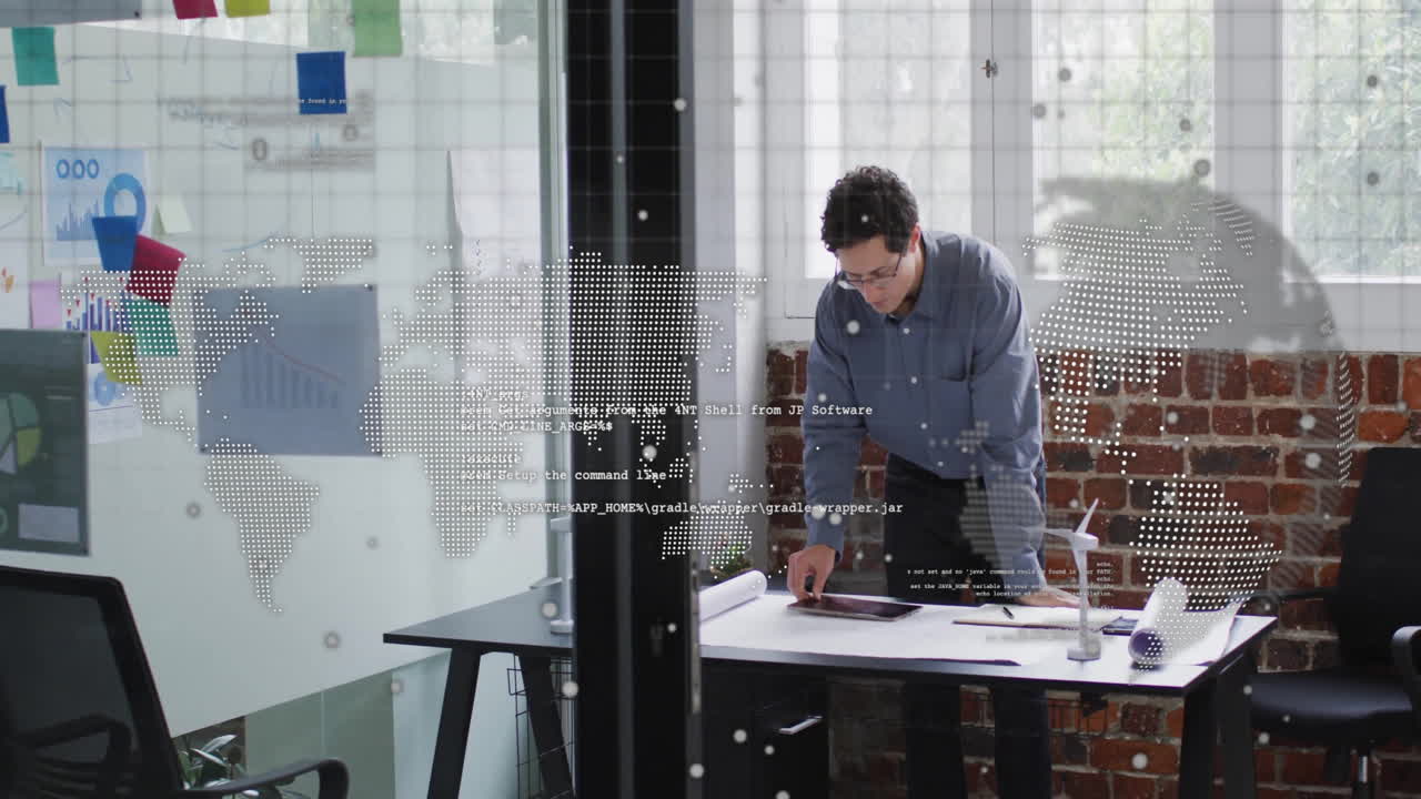 animación del procesamiento de datos financieros sobre el empresario caucásico en el cargo