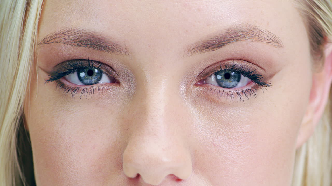 눈을 크게 열고 세상의 아름다움을 찾으세요.