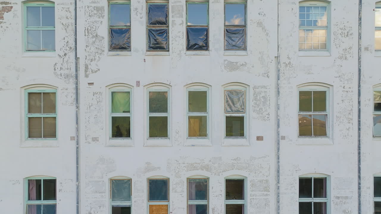 유명하고 유령이 있는 것으로 알려졌습니다.