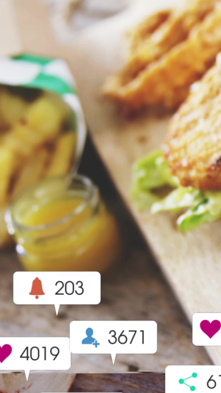 Vertikal video: Pommes frites centrerer sig, mens panden bevæger sig til venstre, ikoner dukker op, og antallet stiger for at vise opmærksomhed.
