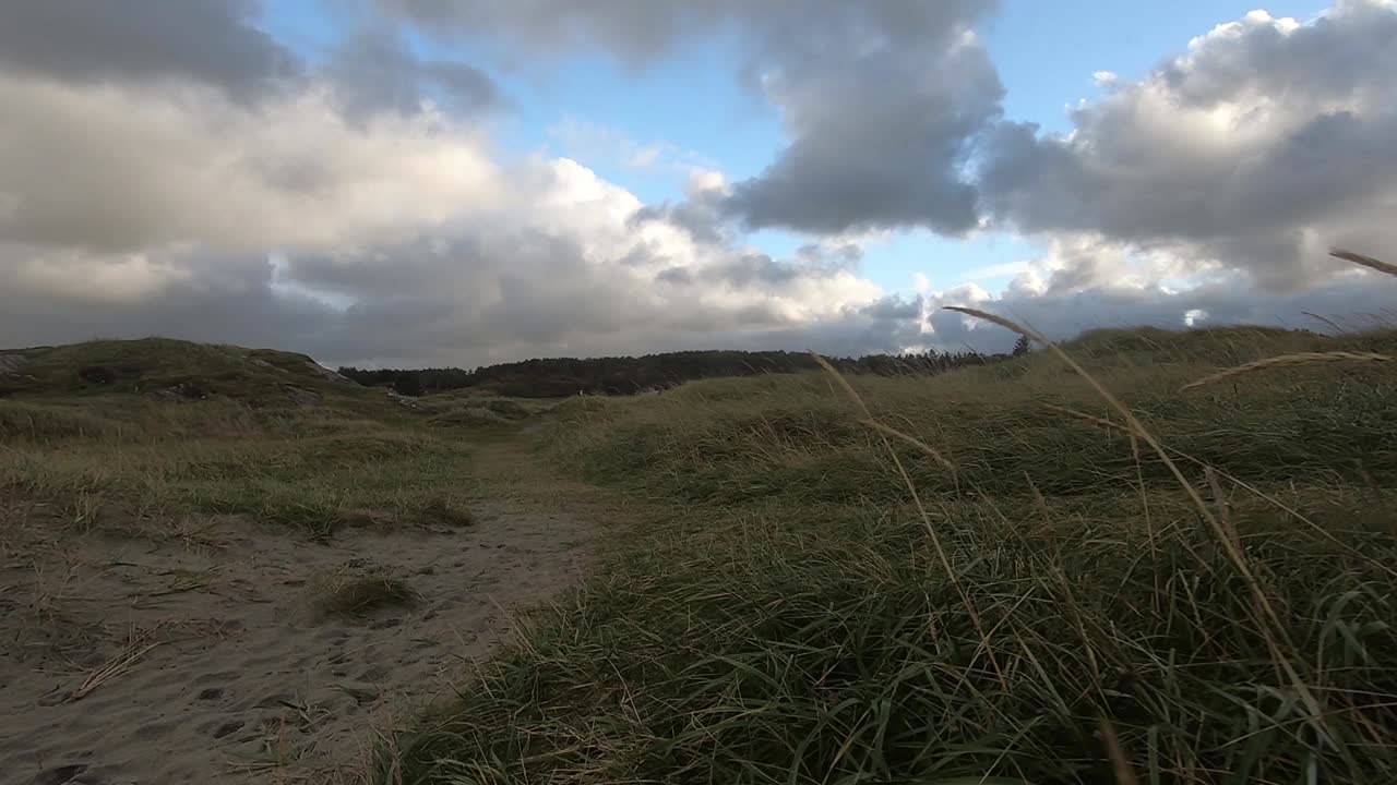 en la playa tarde tormentosa