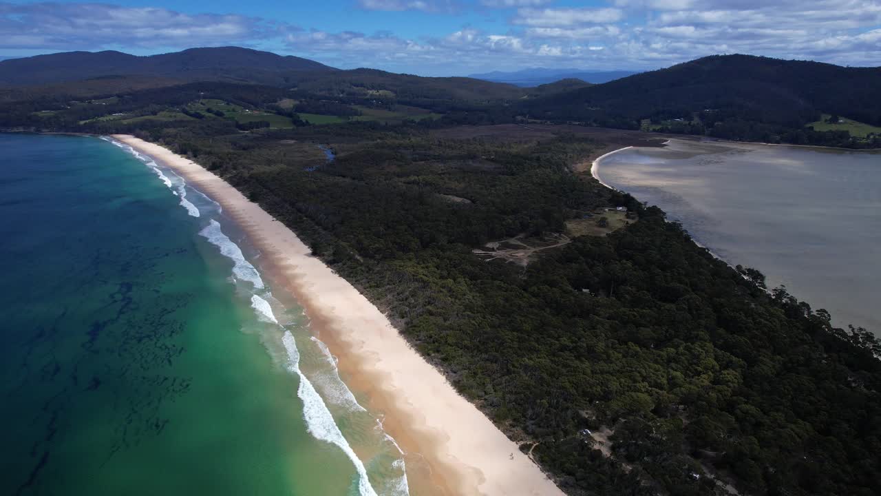 Neck Reserve, Beach, Simpsons Bay a Bruny Island, Tasmania, Australia - Scatto con drone