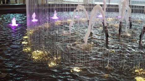 fuente interior con luces de colores