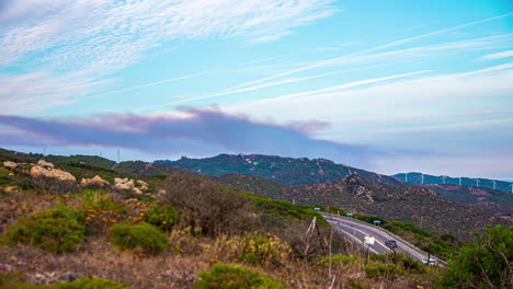 en el extremo sur de españa con vistas a la autopista n-340 en el camino a tarifa - incendio forestal de lapso de tiempo