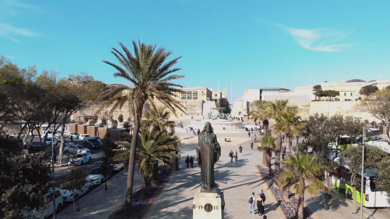 открытие фонтана тритона и св.