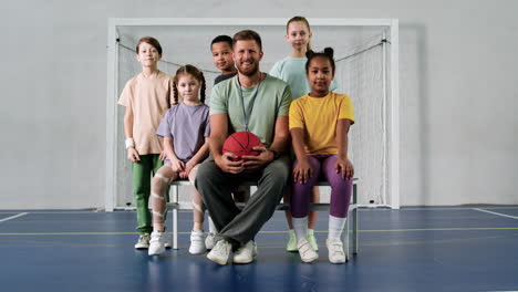 Equipo-De-Baloncesto-Posando