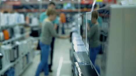 people in the consumer electronics supermarket 3