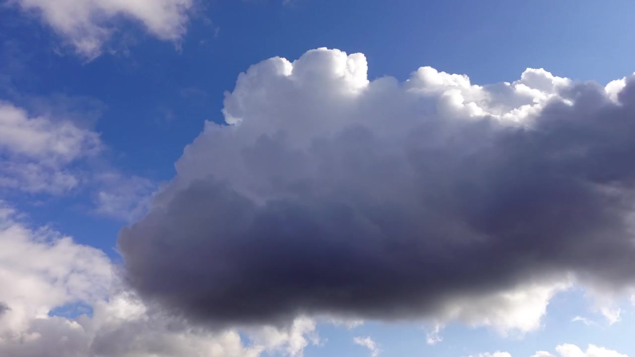 Nuvens no céu. Filmagem em Time lapse.
