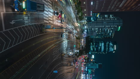 Tráfico-Nocturno-De-Automóviles-Y-Autobuses-De-La-Estación-De-Seúl-En-La-Noche---Estática-Vertical-Aérea