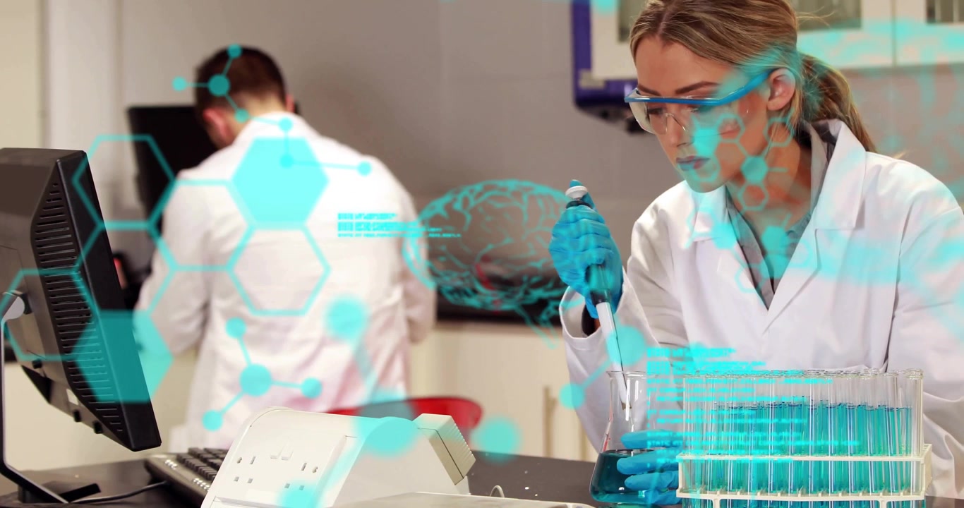 Científico usando una pipeta en un laboratorio con superposición de datos digitales.