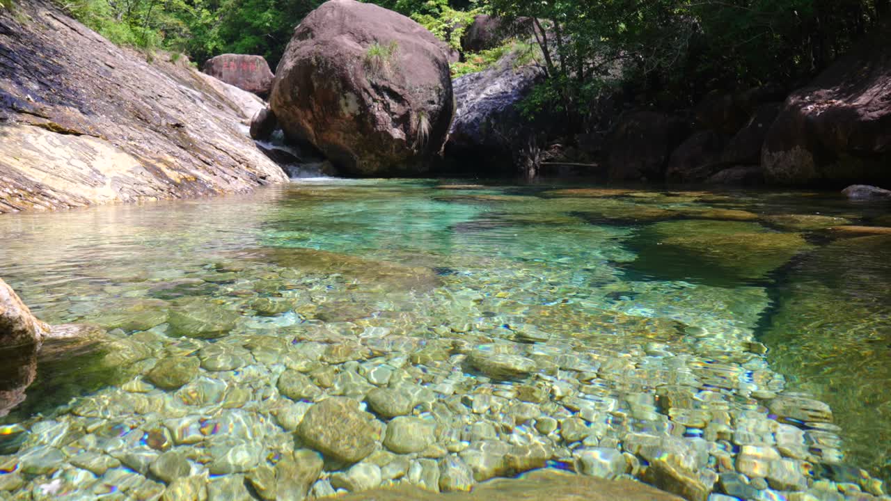 Clear river, underwater photography, light and shadow flowing with the waves, very beautiful