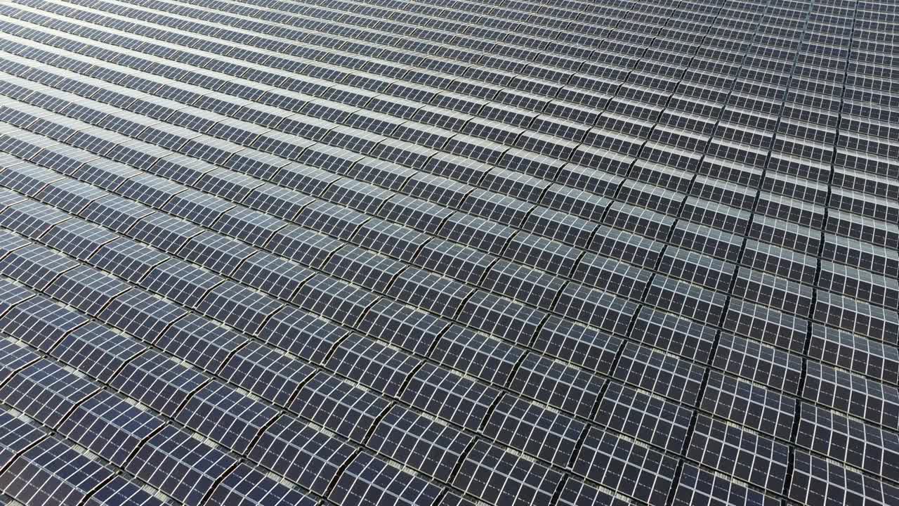 paneles solares en el agua en los países bajos