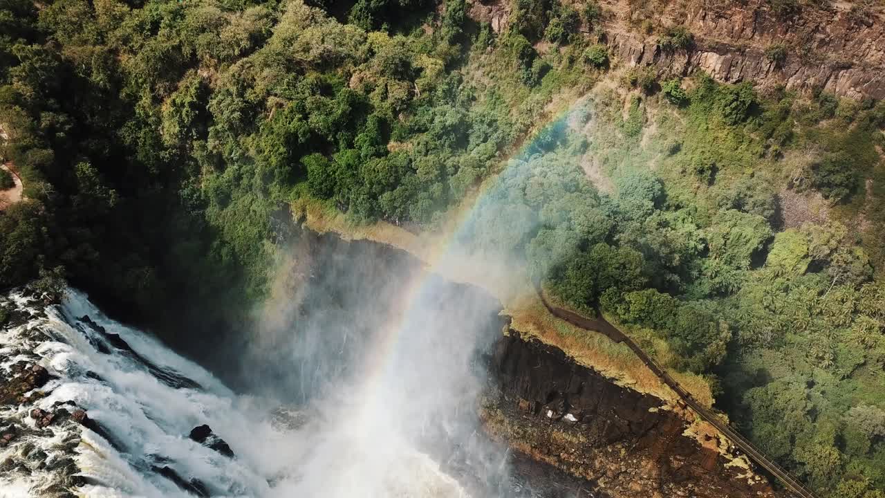 vista aérea de las cataratas victoria, shungu namutitima en la frontera de zimbabue y zambia en áfrica