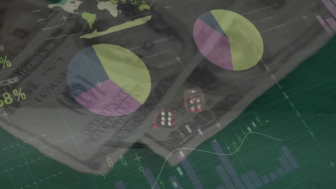 animación del procesamiento de datos financieros sobre dos dados y billetes de dólares estadounidenses en fondo verde
