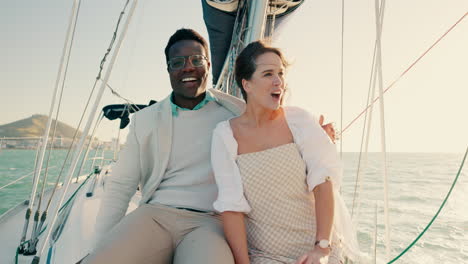 verano, amor y viajar con una pareja en un yate