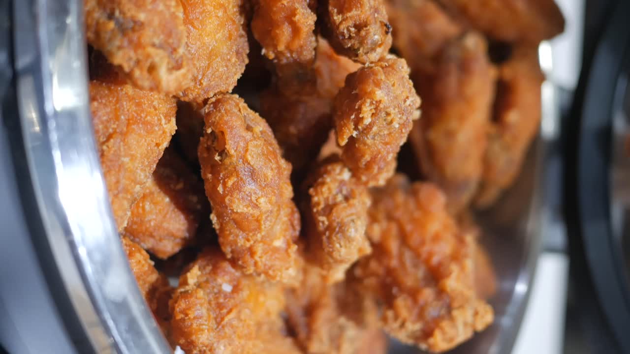 Crispy Fried Chicken Wings in a Pressure Cooker